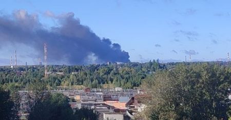 Zmasowany atak dronów. Płonie duża rosyjska rafineria