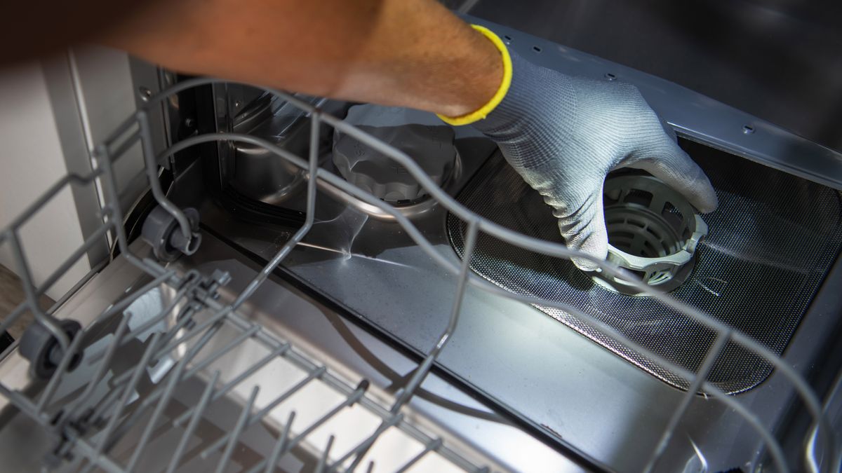 Jak wyczyścić zmywarkę?