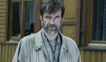 Obietnica nieba, a piekło na ziemi. Polski serial podbija świat