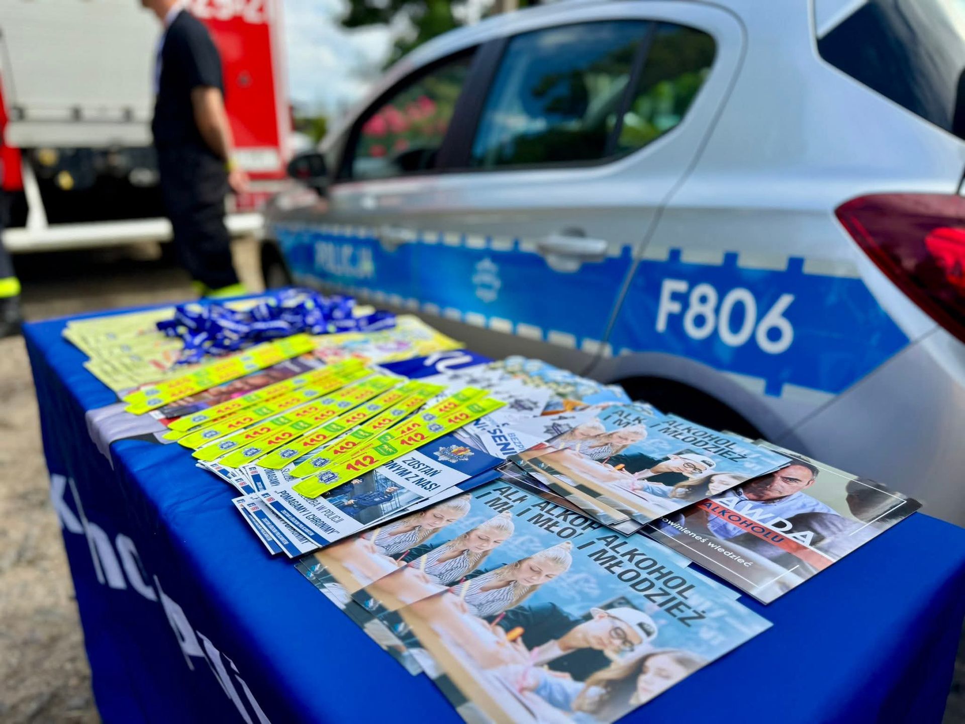 Stoisko profilaktyczne policji przygotowane na dożynki