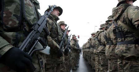 Serbskie wojsko przy granicy z Kosowem. Premier Kosowa zabiera głos