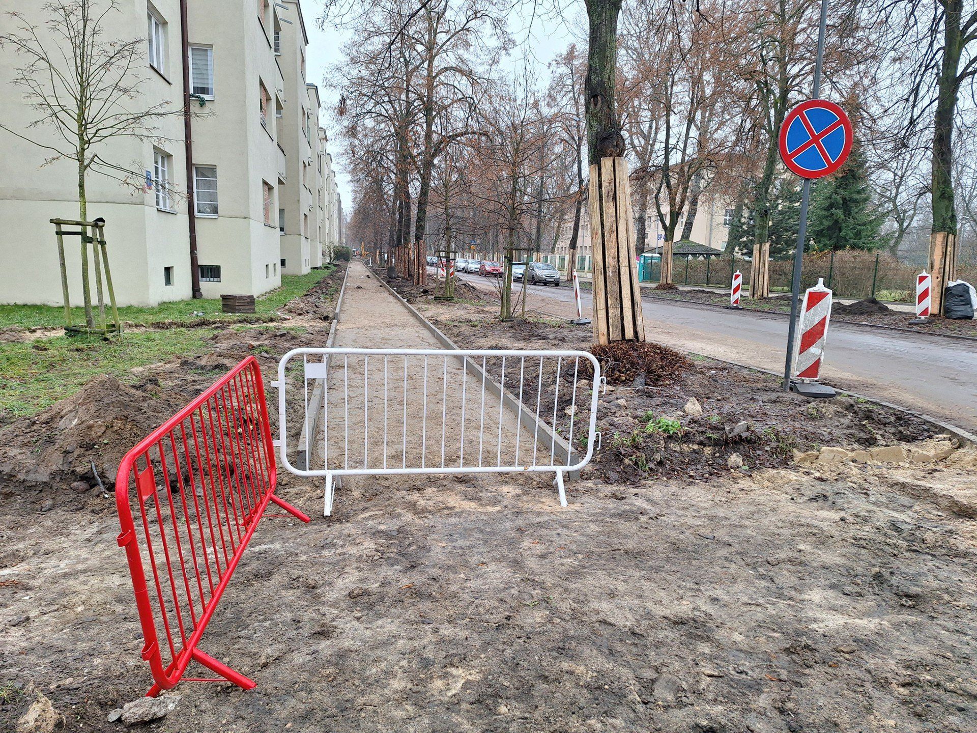 Tak wygląda organizacja remontu na ulicy Praussa, obok Szkoły Podstawowej nr 40