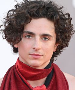 Timothée Chalamet na Festiwalu Filmowym w Wenecji. Ta stylizacja przejdzie do historii