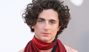 Timothée Chalamet na Festiwalu Filmowym w Wenecji. Ta stylizacja przejdzie do historii