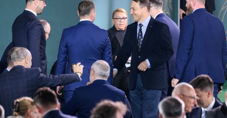 Sikorski wbił szpilę Dudzie. Mówił o znajomości języków