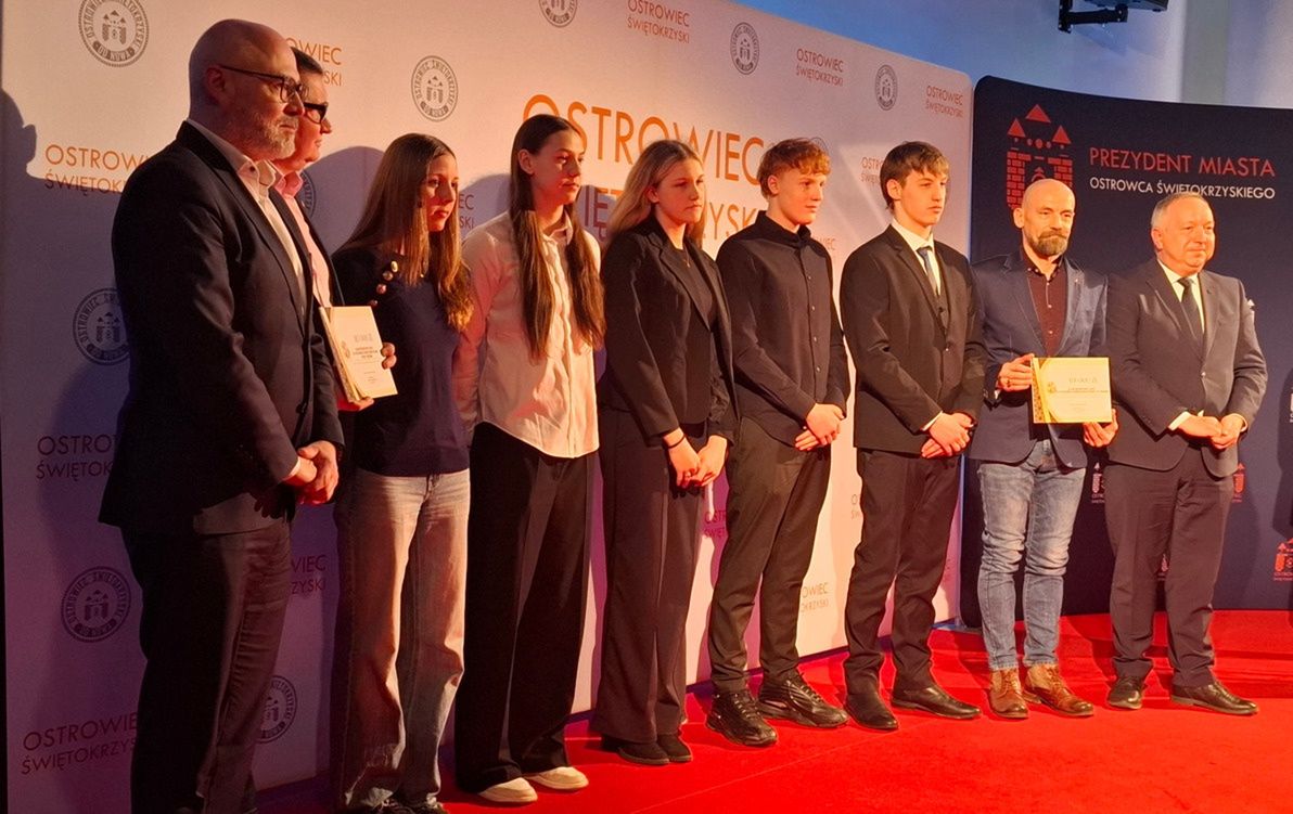 Ponad 3 mln z ł na sport w Ostrowcu. Miasto podpisało 22 umowy dotacyjne na 2026 rok