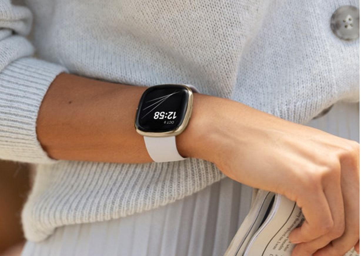 Fitbit Sense - smartwatch, który próbuje dogodzić każdemu [Recenzja] 1