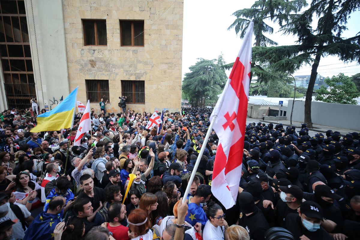 Protestujący przeciwko ustawie o tzw agentach zagranicznych wyszli na ulice Tbilisi we wtorek