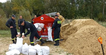 Straż pożarna z regionu lubelskiego ćwiczyła działania przeciwpowodziowe. Manewry z udziałem PSP i OSP