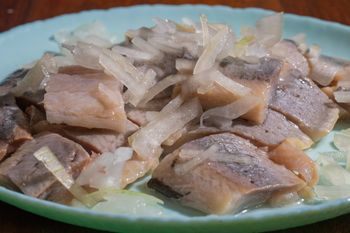 Prawdziwy matias czy podróbka? Tak sprzedawcy najczęściej nabierają klientów