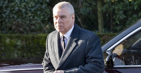 Skandalista Andrzej przynosi wstyd królowej. Nowy pozew w drodze