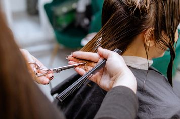 Robi furorę w salonach fryzjerskich. Soft bob to hit na jesień 2026