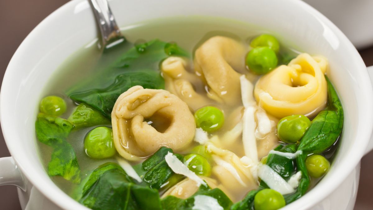 Zupa tortellini z warzywami