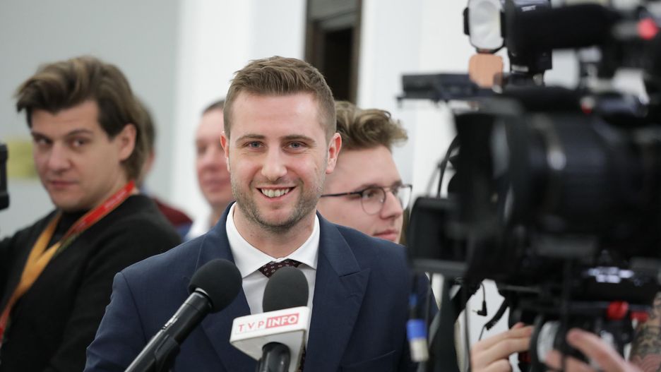 Miłosz Kłeczek kończy pracę w TVP. Według źródeł WP rezygnować chcą kolejni pracownicy rządowych mediów