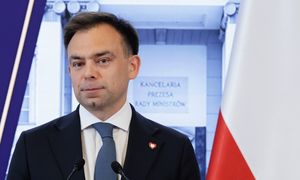 Domański o programie 800 plus. "Nie ma żadnych planów zmian"