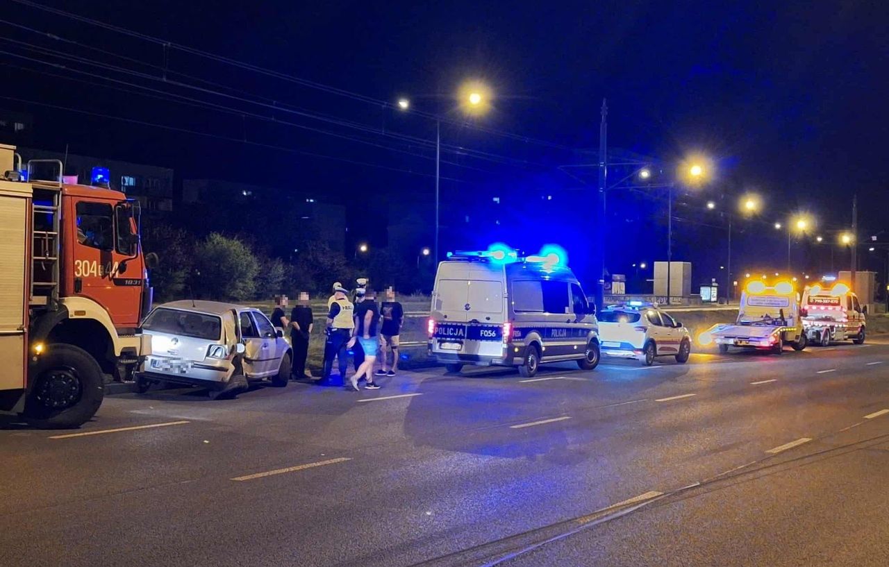 Łódź: Przeszarżował jaguarem. Do wypadku doszło na Rokicińskiej