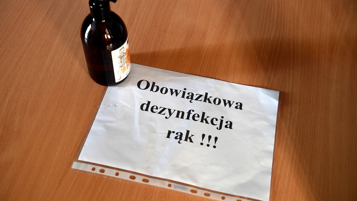 Prysznic środkiem do dezynfekcji w Kaliszu