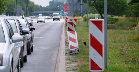 Drogowcy wymienią zniszczoną nawierzchnię na al. Tysiąclecia. Nowa nawierzchnia w zaledwie kilka godzin. Będą utrudnienia