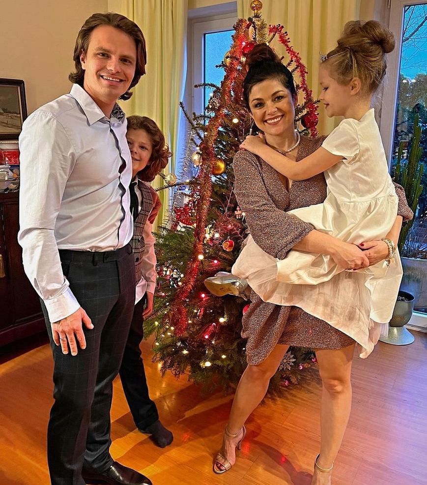 Katarzyna Cichopek i Marcin Hakiel z dziećmi