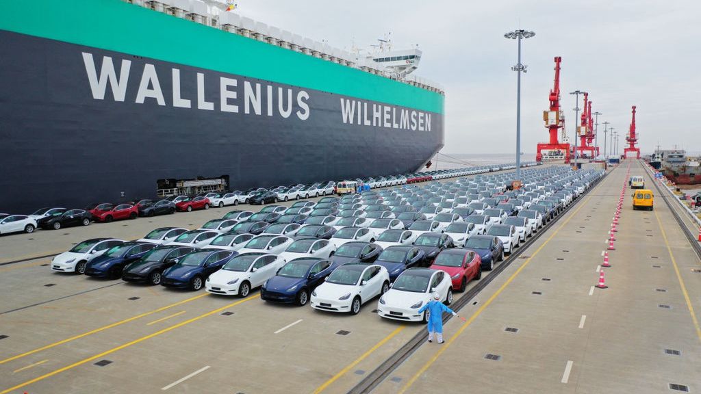 Tesla Vehicles Export In Shanghai
SHANGHAI, CHINA - MAY 15: Aerial view of electric vehicles to be shipped aboard at Nangang port on May 15, 2022 in Shanghai, China. These electric vehicles are produced by Tesla Shanghai Gigafactory. It marked the second export shipment of Tesla cars from Shanghai since April 19, when the factory resumed production amid the COVID-19 resurgence in the city. (Photo by Shen Chunchen/VCG via Getty Images)
VCG
china, tesla, anti-pandemic, export, port, tesla shanghai gigafactory
