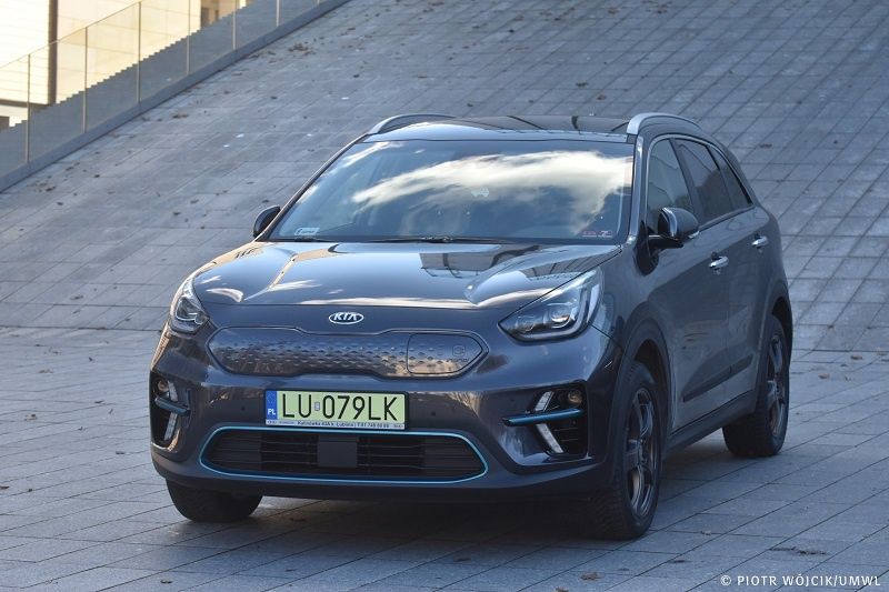 Marszałek kupił trzy nowe auta elektryczne marki Kia e-Niro