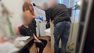 Kraków: Cyberpolicja zatrzymała czterech członków gangu handlującego narkotykami w darknecie