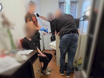 Kraków: Cyberpolicja zatrzymała czterech członków gangu handlującego narkotykami w darknecie