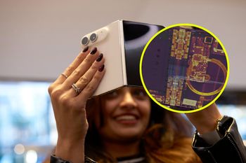 Dlaczego ekran iPhone'a Duo pęka? Prześwietlili zawias i wskazali winowajcę