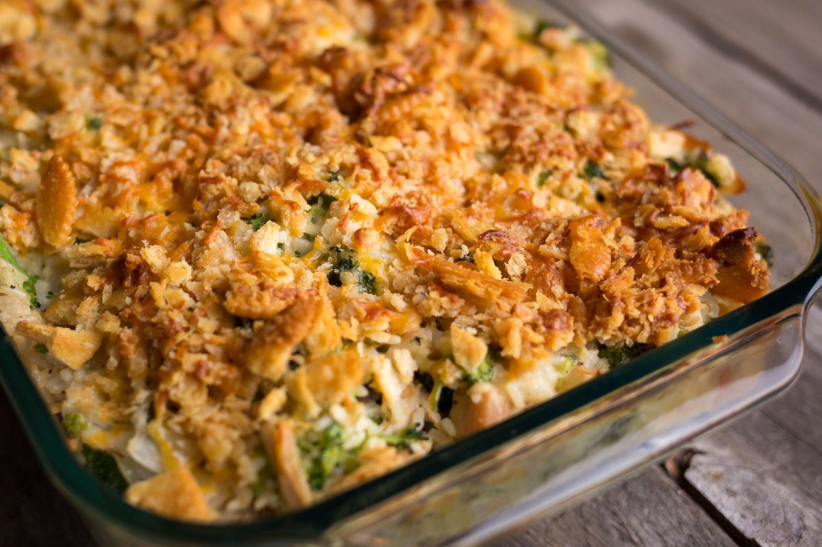 Fish under crumble with broccoli