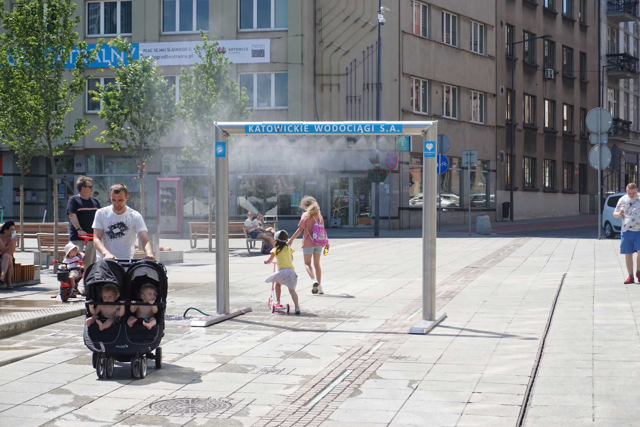 Plac Kwiatowy w Katowicach i kurtyna wodna