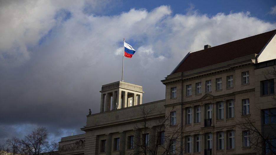 arch54
The Russian flag flies on top of the Russia Embassy against a blue sky in Berlin on February 2, 2023. (Photo by Emmanuele Contini/NurPhoto) (Photo by Emmanuele Contini / NurPhoto / NurPhoto via AFP)
EMMANUELE CONTINI