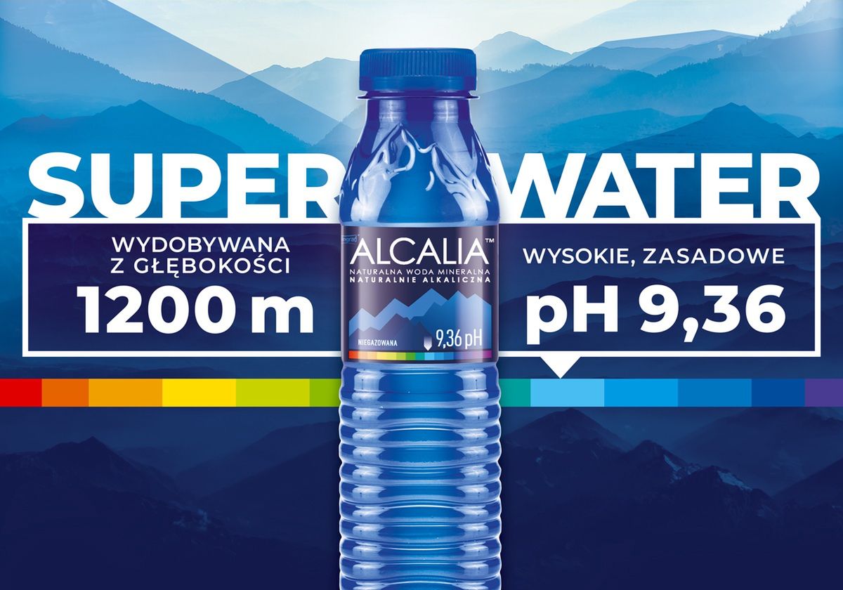 To, jaką wodę pijesz, ma znaczenie! Poznaj super wodę alkaliczną, która wzbogaci Twoją dietę