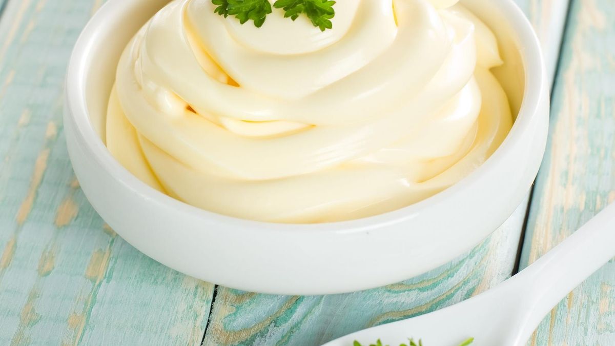 Majonez domowej roboty ma niepowtarzalny smak i łatwo go przygotować.