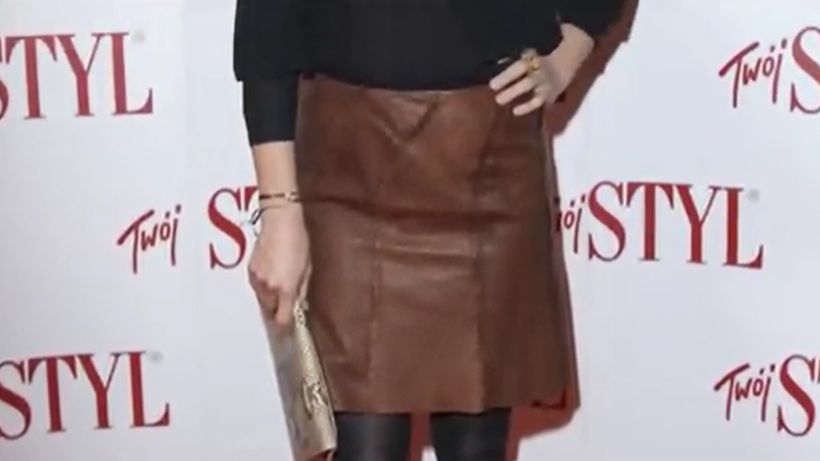 Skórzana spódnica może być bazą do ciekawych stylizacji 