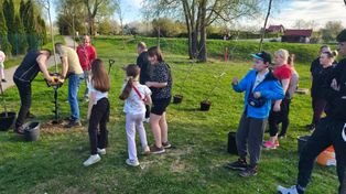 Nowa Wieś Legnicka: Dzieci posadziły drzewa i nadały im imiona w "Parku Wiejskim"