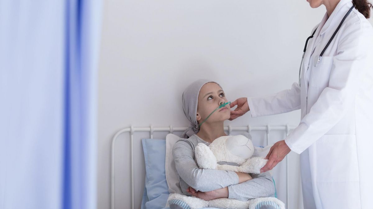 Nowotwór serca rozwija się pierwotnie w sercu lub stanowi przerzut innego nowotworu do serca. Długo daje niespecyficzne symptomy, u niektórych z kolei może rozwijać się też bezobjawowo