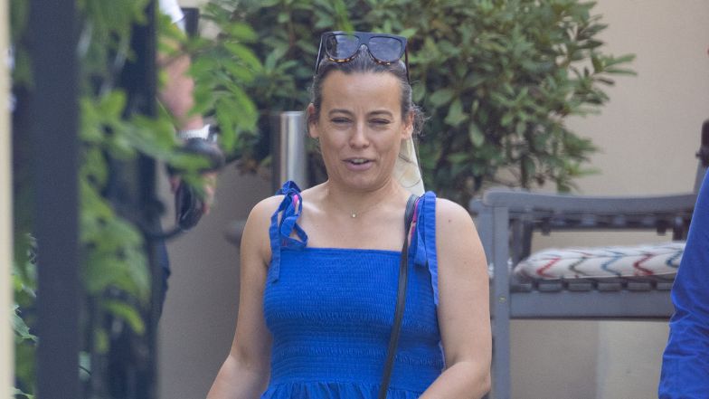 Anna Mucha wychodzi z restauracji