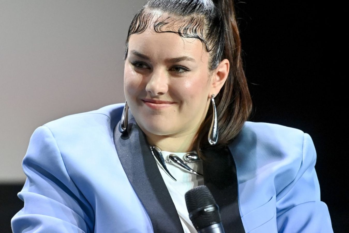 Ewa Farna zaszalała u fryzjera 