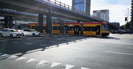 Warszawa. Rondo Czterdziestolatka z nową nawierzchnią. Teraz czas na kolejne prace
