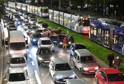 Strajk kobiet we Wrocławiu. "Błyskawice na ulice". Szykuje się kolejny protest samochodowy