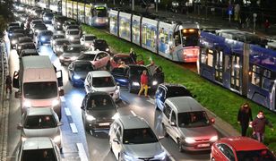 Strajk kobiet we Wrocławiu. "Błyskawice na ulice". Szykuje się kolejny protest samochodowy