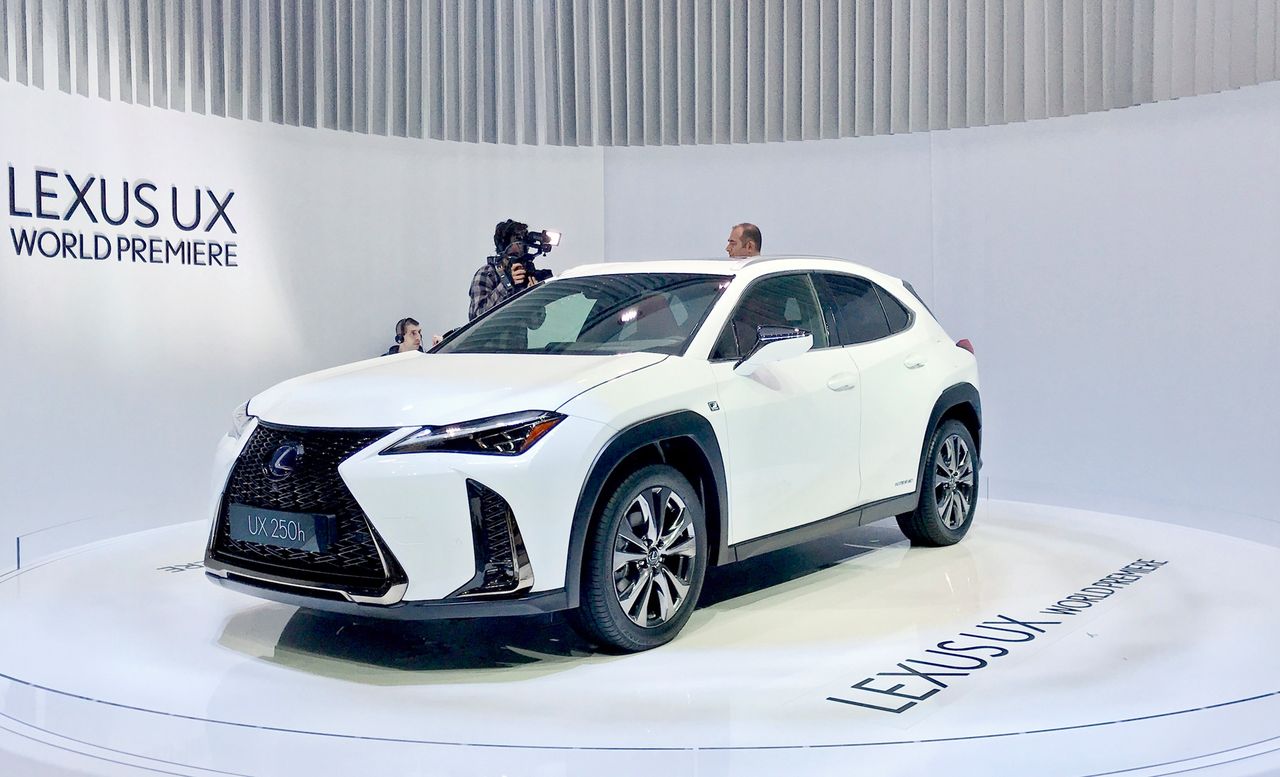 Lexus pokazał swój stylistyczny kunszt nawet w tak kompaktowym modelu jak Lexus UX. Na żywo robi jeszcze lepsze wrażenie.