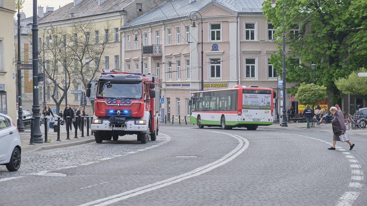 Straż Pożarna interweniująca do alarmu bombowego w ZDZ przy ul. Królewskiej