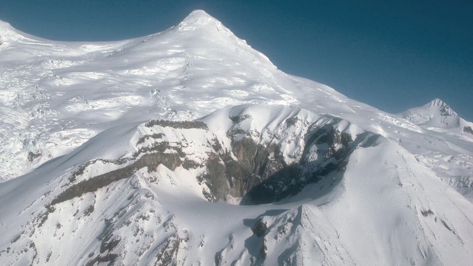 Mount Spurr, stratowulkan położony na Alasce. Wykazuje aktywność