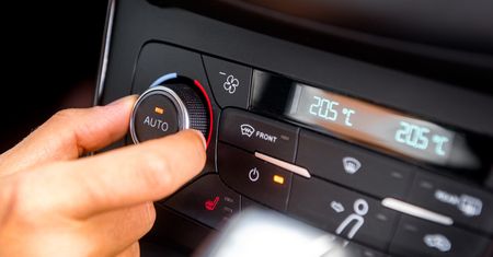 To przy klimatyzacji jest zabronione. Kierowca dostanie wysoki mandat