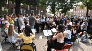 Szkoła muzyczna w Malborku znów organizuje koncert przed budynkiem. Uczniowie i nauczyciele liczą na obecność mieszkańców
