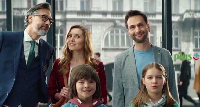 Szymon Majewski reklamuje „tera 1000 GB” w Plusie (wideo)