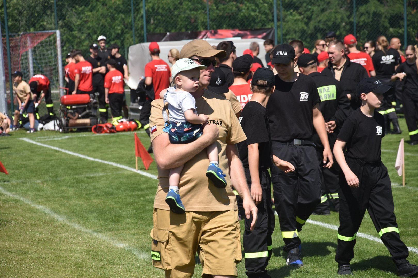 Zawody sportowo-pożarnicze w Książu Wielkopolskim. Na miejscowym stadionie rywalizowali strażacy ochotnicy z siedmiu jednostek