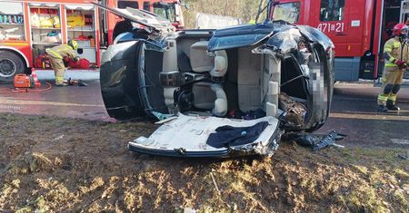 Senator PO miał wypadek. Jego samochód dachował