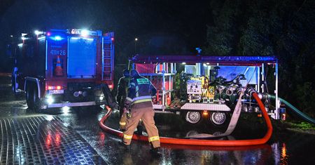 Tragiczny pożar we Włocławku. Hala stanęła w płomieniach